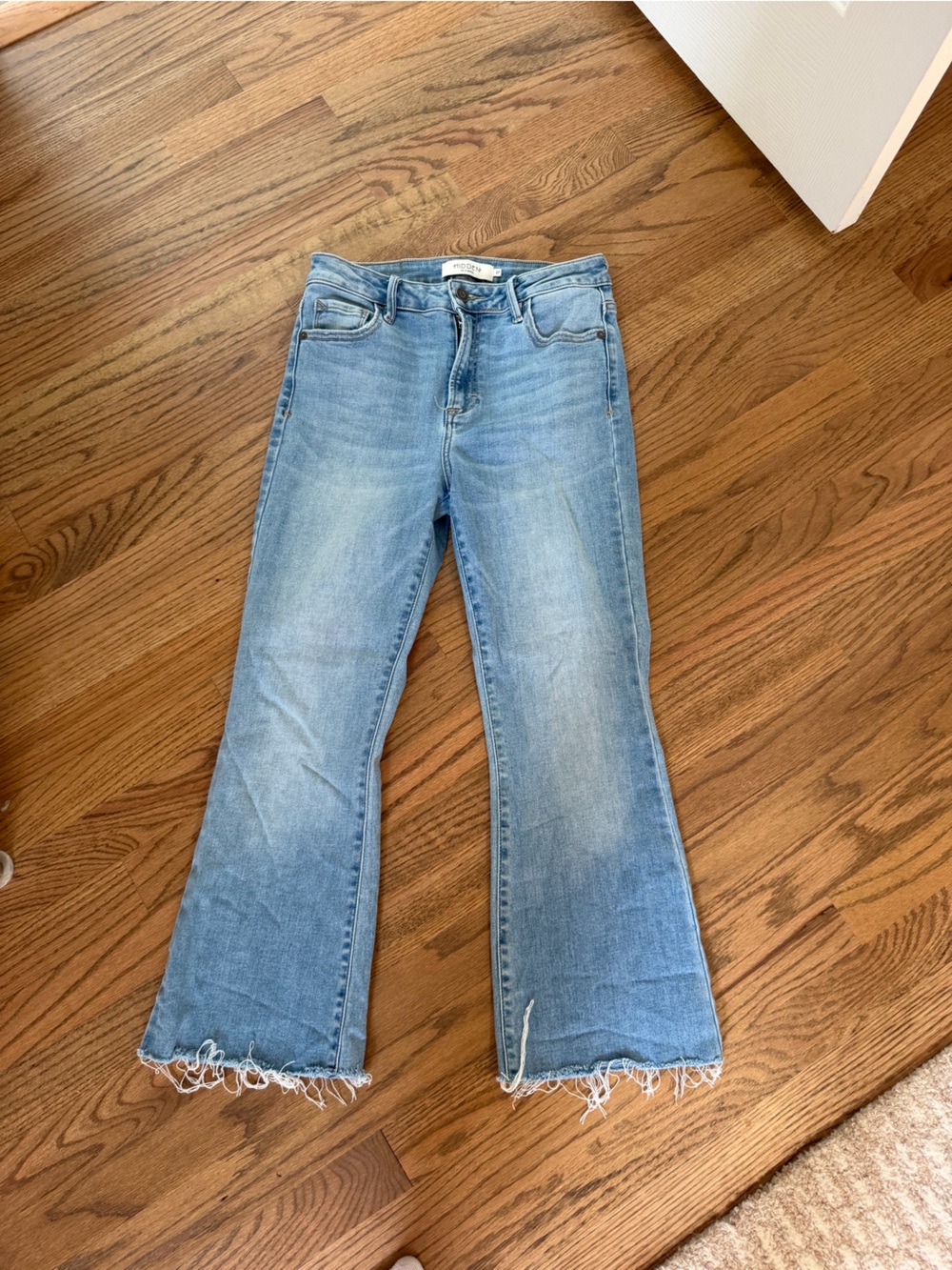 Cropped Light Blue Frayed-Hem Women's Jeans